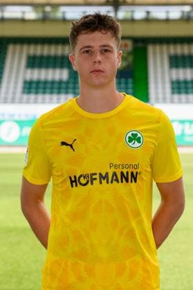 10.07.2025 - SpVgg Greuther Fürth ( Kleeblatt Spielvereinigung ) - 2. BL Fussball Bundesliga - Saison 2025 2026 - Fototermin Porträttermin Vorstellung Präsentation Pressetermin - - Einzelbild Einzelfoto Portrait Porträt Kopfbild - Sebastian Jung ( 31, SpVgg Greuther Fürth )