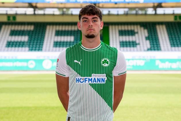 10.07.2025 - SpVgg Greuther Fürth ( Kleeblatt Spielvereinigung ) - 2. BL Fussball Bundesliga - Saison 2025 2026 - Fototermin Porträttermin Vorstellung Präsentation Pressetermin - - Einzelbild Einzelfoto Portrait Porträt Kopfbild - Reno Münz Muenz (5, SpVgg Greuther Fürth )