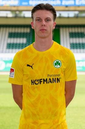 10.07.2025 - SpVgg Greuther Fürth ( Kleeblatt Spielvereinigung ) - 2. BL Fussball Bundesliga - Saison 2025 2026 - Fototermin Porträttermin Vorstellung Präsentation Pressetermin - - Einzelbild Einzelfoto Portrait Porträt Kopfbild - Timo Schlieck (21, SpVgg Greuther Fürth )