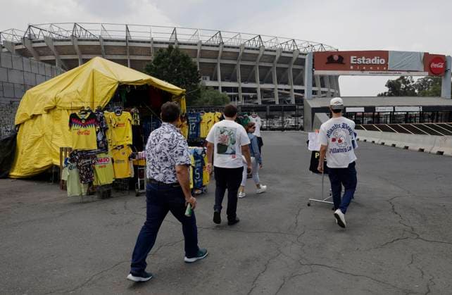 Remodelling Of The Azteca Stadium In Mexico World Cup 2026 Passers-by are outside the Azteca Stadium in Mexico City, Mexico, on July 10, 2025, as it undergoes interior renovations for the 2026 World Cup to provide a better experience for the fans who will attend. Mexico City Mexico City Mexico  Copyright: xGerardoxVieyrax originalFilename:vieyra-notitle250710_npki3.jpg