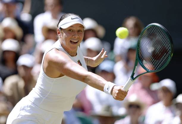 Tennis: Wimbledon championships Amanda Anisimova of the United States plays against Belarusian Aryna Sabalenka in the women s singles semifinals at the Wimbledon tennis tournament in London on July 10, 2025.  A14AA0004717639P