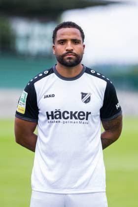 Leon Tia; SV Rödinghausen; Regionalliga West, Porträttermin 2025 2026. Rödinghausen Nordrhein-Westfalen Deutschland Häcker Wiehenstadion