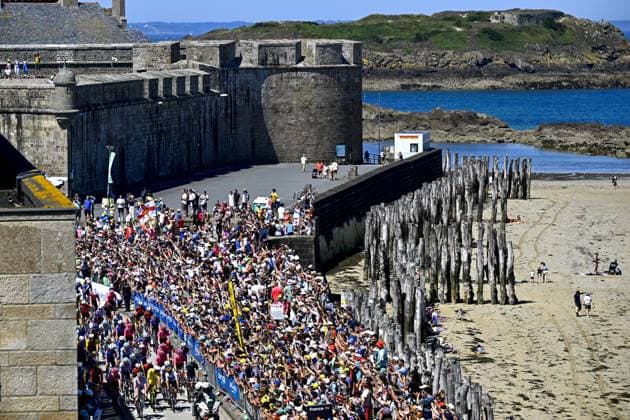 The pack of riders pictured at the start of stage seven of the 2025 Tour de France cycling, from Saint-Malo to Mur-de-Bretagne (194 km), on Friday 11 July 2025 in France. The 112th edition of the Tour de France starts on Saturday 5 July in Lille, France, and will finish in Paris, France on the 27th of July. JASPERxJACOBS  x128890588x