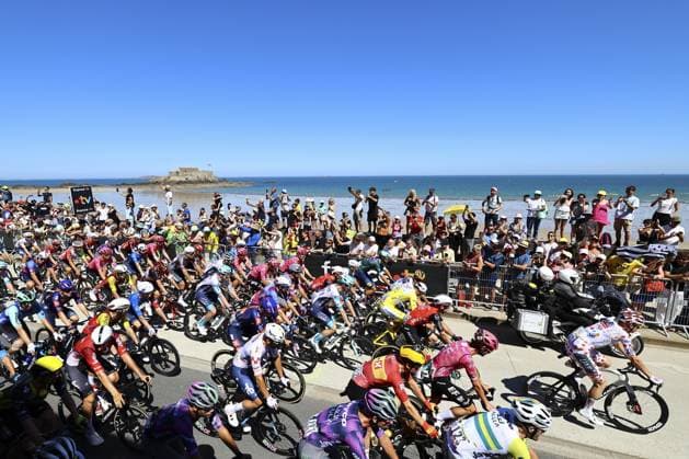 The pack of riders pictured at the start of stage seven of the 2025 Tour de France cycling, from Saint-Malo to Mur-de-Bretagne (194 km), on Friday 11 July 2025 in France. The 112th edition of the Tour de France starts on Saturday 5 July in Lille, France, and will finish in Paris, France on the 27th of July. DAVIDxPINTENS  x128890636x