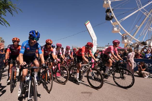 The start during the 6th stage of the Giro d’Italia Women, from Bellaria-Igea Marina to Terre Roveresche, Italy Friday, July 11, 2025. - cycling .  Copyright: xMassimoxPaolone LaPressex