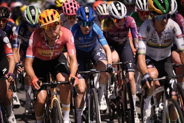 The pack rides during the 6th stage of the Giro d™Italia Women, from Bellaria-Igea Marina to Terre Roveresche, Italy Friday, July 11, 2025. - cycling .  Copyright: xMarcoxAlpozzi LaPressex
