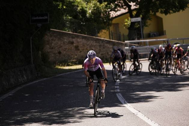 The pack rides during the 6th stage of the Giro d™Italia Women, from Bellaria-Igea Marina to Terre Roveresche, Italy Friday, July 11, 2025. - cycling .  Copyright: xMarcoxAlpozzi LaPressex