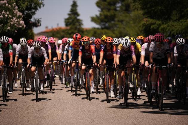 The pack rides cycles during the 6th stage of the Giro d™Italia Women, from Bellaria-Igea Marina to Terre Roveresche, Italy Friday, July 11, 2025. - cycling .  Copyright: xMarcoxAlpozzi LaPressex
