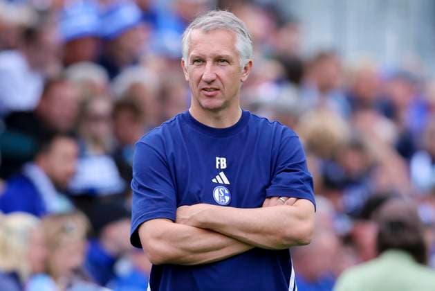 Vorstand Frank Baumann (FC Schalke 04) schaut, 11.07.2025, Training FC Schalke 04, Trainingsplatz am 11. July 2025 in Neustift im Stubaitail, Oesterreich. (Foto von Marco Steinbrenner DeFodi Images) Vorstand Sport Frank Baumann (FC Schalke 04) looks on, 11.07.2025, Training FC Schalke 04, Trainingsplatz, July 11, 2025 in Neustift im Stubaital, Austria. (Photo by Marco Steinbrenner DeFodi Images)