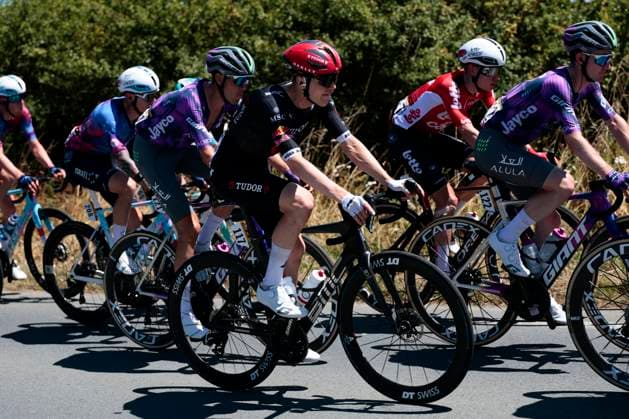Tour de France 2025 Stage 7 MUR-DE-BRETAGNE GUERLEDAN, FRANCE - JULY 11 : Storer Michael (AUS) of Tudor Pro Cycling Team during stage 7 of the 112th edition of Tour de France an UCI World Tour 2.UWT cycling road race stage for Men Elite of 194 km with start in Saint-Malo and finish in Mur-de-Bretagne Guerledan on July 11, 2025 in Mur-de-Bretagne Guerledan, France, 11 07 2025 ( Motordriver Kenny Verfaillie - Mur-de-Bretagne Guerledan France  Copyright: xLucaxBettinix