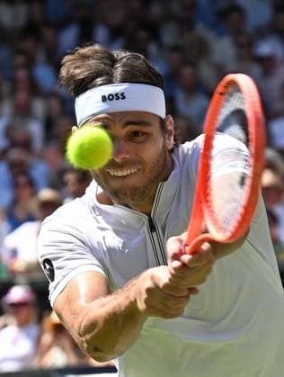 (250711) -- LONDON, July 11, 2025 -- Taylor Fritz hits a return during the men s singles semifinal match between Carlos Alcaraz of Spain and Taylor Fritz of the United States at the Wimbledon Tennis Championships in London, Britain, July 11, 2025. ) (SP)BRITAIN-LONDON-TENNIS-WIMBLEDON-MEN S SINGLES ZhaoxDingzhe 