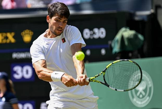 (250711) -- LONDON, July 11, 2025 -- Carlos Alcaraz hits a return during the men s singles semifinal match between Carlos Alcaraz of Spain and Taylor Fritz of the United States at the Wimbledon Tennis Championships in London, Britain, July 11, 2025. ) (SP)BRITAIN-LONDON-TENNIS-WIMBLEDON-MEN S SINGLES ZhaoxDingzhe 