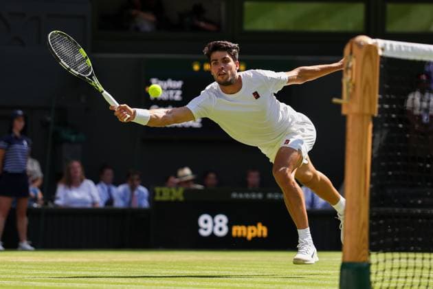 Carlos Alcaraz during his Semi-Final match Wimbledon Tennis Championships, Day 12, The All England Lawn Tennis and Croquet Club, London, UK - 11 Jul 2025London The All England Lawn Tennis and United Kingdom  Copyright: xEllaxLing Shutterstockx 15392289u