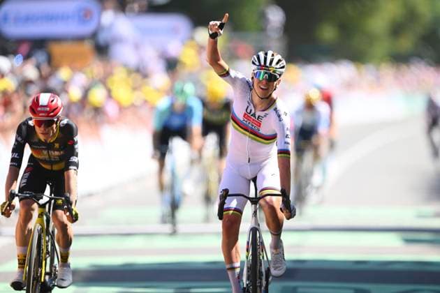 Tour de France 2025 Stage 7 MUR-DE-BRETAGNE GUERLEDAN, FRANCE - JULY 11 : Pogacar Tadej (SLO) of UAE Team Emirates wins, second place for Vingegaard Jonas (DEN) of Team Visma Lease a Bike during stage 7 of the 112th edition of Tour de France an UCI World Tour 2.UWT cycling road race stage for Men Elite of 194 km with start in Saint-Malo and finish in Mur-de-Bretagne Guerledan on July 11, 2025 in Mur-de-Bretagne Guerledan, France, 11 07 2025 ( Motordriver Kenny Verfaillie - Mur-de-Bretagne Guerledan France  Copyright: xVincentxKalutx