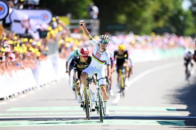 Tour de France 2025 Stage 7 MUR-DE-BRETAGNE GUERLEDAN, FRANCE - JULY 11 : Pogacar Tadej (SLO) of UAE Team Emirates wins, second place for Vingegaard Jonas (DEN) of Team Visma Lease a Bike during stage 7 of the 112th edition of Tour de France an UCI World Tour 2.UWT cycling road race stage for Men Elite of 194 km with start in Saint-Malo and finish in Mur-de-Bretagne Guerledan on July 11, 2025 in Mur-de-Bretagne Guerledan, France, 11 07 2025 ( Motordriver Kenny Verfaillie - Mur-de-Bretagne Guerledan France  Copyright: xVincentxKalutx