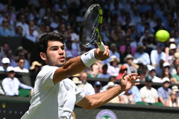 Wimbledon Tennis Championships - Day 12 LONDON, UNITED KINGDOM - JULY 11: Carlos Alcaraz of Spain plays in the Men’s singles semi-finals match against Taylor Fritz of the United States (not seen) during day twelve of The Championships Wimbledon 2025 at All England Lawn Tennis and Croquet Club on July 11, 2025 in London, United Kingdom. Ray Tang Anadolu London United Kingdom. Editorial use only. Please get in touch for any other usage.  Copyright: x2025xAnadoluxRayxTangx