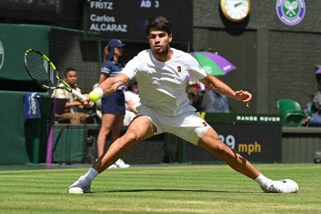 Wimbledon Tennis Championships - Day 12 LONDON, UNITED KINGDOM - JULY 11: Carlos Alcaraz of Spain plays in the Men’s singles semi-finals match against Taylor Fritz of the United States (not seen) during day twelve of The Championships Wimbledon 2025 at All England Lawn Tennis and Croquet Club on July 11, 2025 in London, United Kingdom. Ray Tang Anadolu London United Kingdom. Editorial use only. Please get in touch for any other usage.  Copyright: x2025xAnadoluxRayxTangx