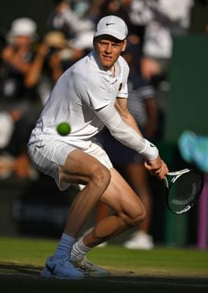 Day Twelve: The Championships - Wimbledon 2025 LONDON, ENGLAND - JULY 11: Jannik Sinner of Italy in action against Novak Djokovic of Serbia during the Gentlemen s semi-final match on day twelve of The Championships Wimbledon 2025 at All England Lawn Tennis and Croquet Club on July 11, 2025 in London, England. (Photo by Visionhaus via ) London All England Lawn Tennis and Croq England United Kingdom Copyright: xVisionhausx 776305103