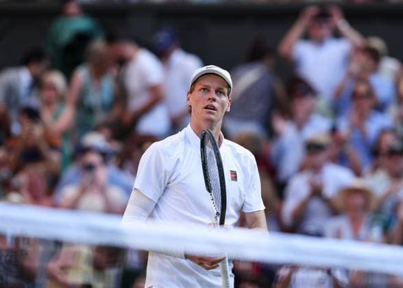 Jannik Sinner (ITA) jubelt nach dem Sieg, Jubel, Freude, Emotion, Herren Einzel, Gentlemen s Singles Tennis - Wimbledon 2025 - Grand Slam ITF ATP, Tennis Herren WTA, Tennis Damen - AELTC - London - - Great Britain - 11 July 2025. Copyright: xJuergenxHasenkopfx