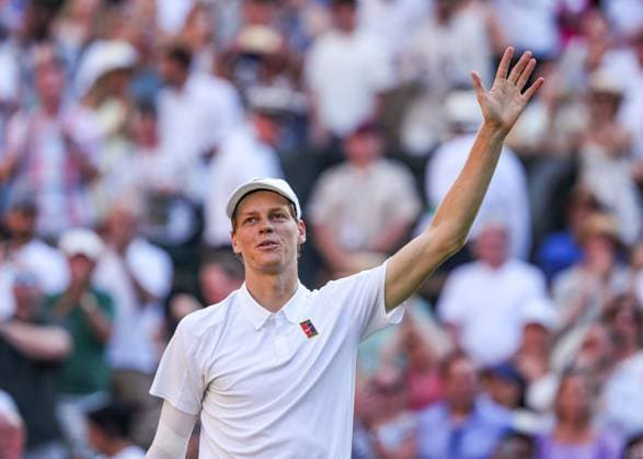 Jannik Sinner (ITA) jubelt nach dem Sieg, Jubel, Freude, Emotion, Herren Einzel, Gentlemen s Singles Tennis - Wimbledon 2025 - Grand Slam ITF ATP, Tennis Herren WTA, Tennis Damen - AELTC - London - - Great Britain - 11 July 2025. Copyright: xJuergenxHasenkopfx