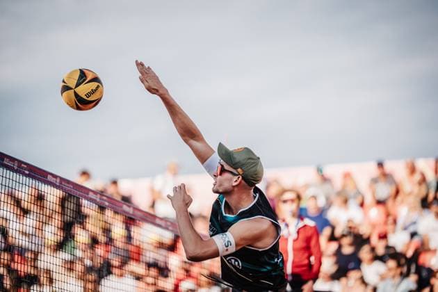 Beachvolleyball Männer Allianz German Beach Tour 2025 Tourstop München 11.07.2025 Benedikt Sagstetter beim Angriff München Zentraler Hochschulsport Münche Bayern Deutschland