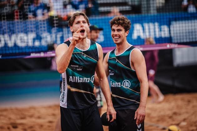 Beachvolleyball Männer Allianz German Beach Tour 2025 Tourstop München 11.07.2025 v.l. Paul Henning und Lui Wüst jubeln München Zentraler Hochschulsport Münche Bayern Deutschland
