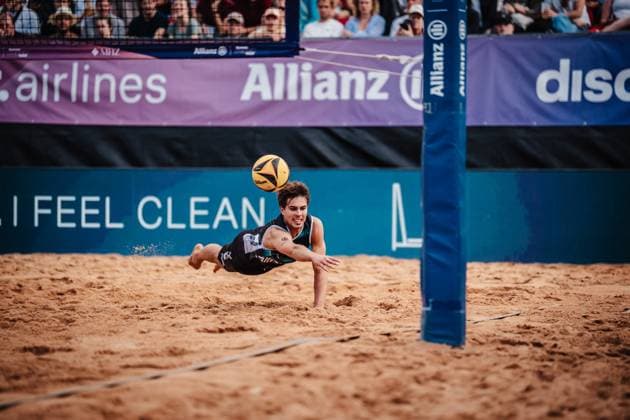 Beachvolleyball Männer Allianz German Beach Tour 2025 Tourstop München 11.07.2025 Lui Wüst springt zum Ball München Zentraler Hochschulsport Münche Bayern Deutschland