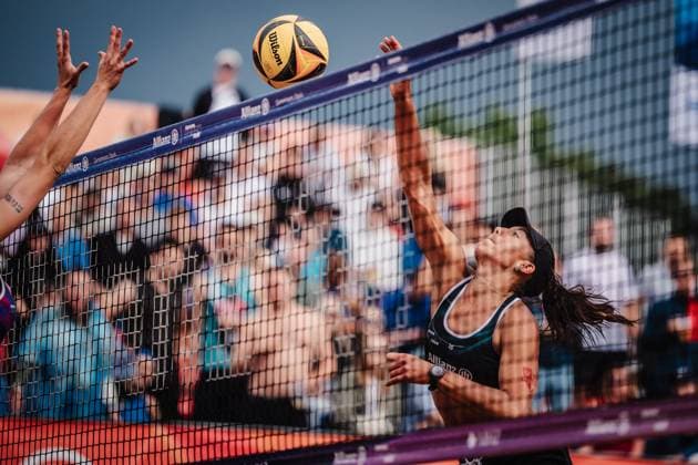 Beachvolleyball Frauen Allianz German Beach Tour 2025 Tourstop München 11.07.2025 Leonie Klinke beim Angriff München Zentraler Hochschulsport Münche Bayern Deutschland