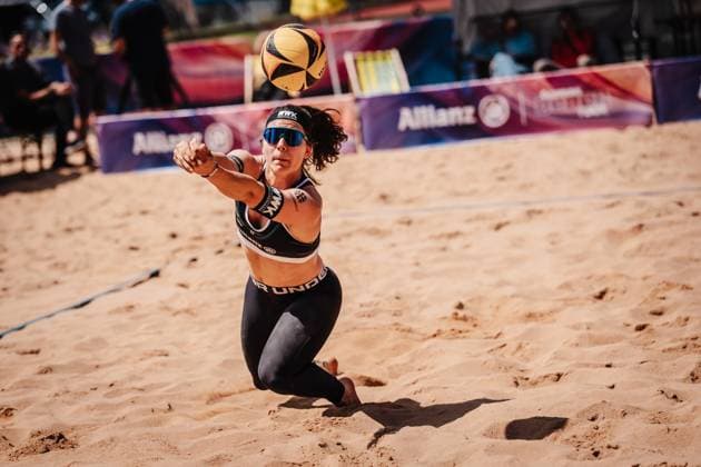 Beachvolleyball Frauen Allianz German Beach Tour 2025 Tourstop München 11.07.2025 Anna-Lena Grüne springt zum Ball München Zentraler Hochschulsport Münche Bayern Deutschland
