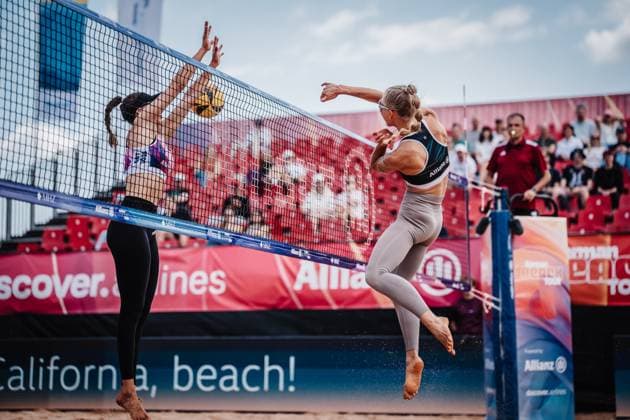 Beachvolleyball Frauen Allianz German Beach Tour 2025 Tourstop München 11.07.2025 Paula Schürholz beim Angriff München Zentraler Hochschulsport Münche Bayern Deutschland