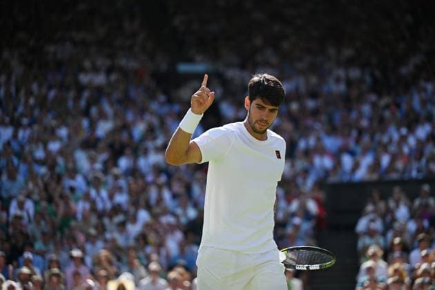 (250712) -- LONDON, July 12, 2025 -- Carlos Alcaraz reacts during the men s singles semifinal match between Carlos Alcaraz of Spain and Taylor Fritz of the United States at the Wimbledon Tennis Championships in London, Britain, July 11, 2025. ) (SP)BRITAIN-LONDON-TENNIS-WIMBLEDON-MEN S SINGLES ZhaoxDingzhe 