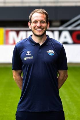 Reha-Trainer Andreas Herbstreit, SC Paderborn - 2. Fussball Bundesliga Porträttermin 2. BL 2025 2026 offizieller Fototermin SC Paderborn in der Home Deluxe Arena in Paderborn - Porträt, Portrait, Einzelbild, Deutschland, Fussball, Maenner, GER, 11.07.2025