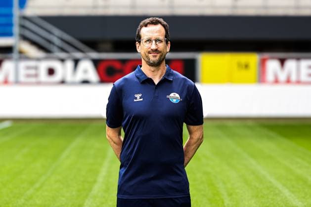 Leiter medezinische Abteilung Jörg Liebeck, SC Paderborn - 2. Fussball Bundesliga Porträttermin 2. BL 2025 2026 offizieller Fototermin SC Paderborn in der Home Deluxe Arena in Paderborn - Porträt, Portrait, Einzelbild, Deutschland, Fussball, Maenner, GER, 11.07.2025