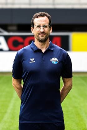 Leiter medezinische Abteilung Jörg Liebeck, SC Paderborn - 2. Fussball Bundesliga Porträttermin 2. BL 2025 2026 offizieller Fototermin SC Paderborn in der Home Deluxe Arena in Paderborn - Porträt, Portrait, Einzelbild, Deutschland, Fussball, Maenner, GER, 11.07.2025