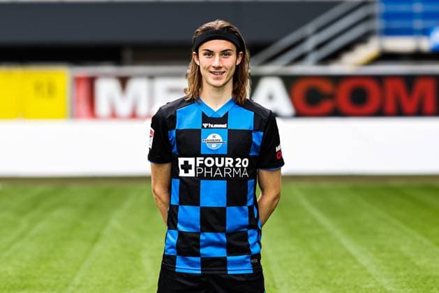 Bennit Bröger, SC Paderborn - 2. Fussball Bundesliga Porträttermin 2. BL 2025 2026 offizieller Fototermin SC Paderborn in der Home Deluxe Arena in Paderborn - Porträt, Portrait, Einzelbild, Deutschland, Fussball, Maenner, GER, 11.07.2025