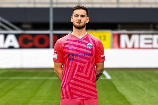 Torwart Dennis Seimen, SC Paderborn - 2. Fussball Bundesliga Porträttermin 2. BL 2025 2026 offizieller Fototermin SC Paderborn in der Home Deluxe Arena in Paderborn - Porträt, Portrait, Einzelbild, Deutschland, Fussball, Maenner, GER, 11.07.2025