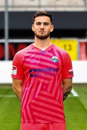 Torwart Dennis Seimen, SC Paderborn - 2. Fussball Bundesliga Porträttermin 2. BL 2025 2026 offizieller Fototermin SC Paderborn in der Home Deluxe Arena in Paderborn - Porträt, Portrait, Einzelbild, Deutschland, Fussball, Maenner, GER, 11.07.2025