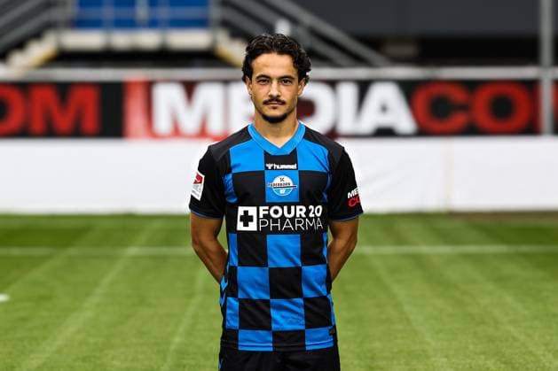 Mika Baur, SC Paderborn - 2. Fussball Bundesliga Porträttermin 2. BL 2025 2026 offizieller Fototermin SC Paderborn in der Home Deluxe Arena in Paderborn - Porträt, Portrait, Einzelbild, Deutschland, Fussball, Maenner, GER, 11.07.2025
