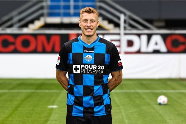 Laurin Curda, SC Paderborn - 2. Fussball Bundesliga Porträttermin 2. BL 2025 2026 offizieller Fototermin SC Paderborn in der Home Deluxe Arena in Paderborn - Porträt, Portrait, Einzelbild, Deutschland, Fussball, Maenner, GER, 11.07.2025