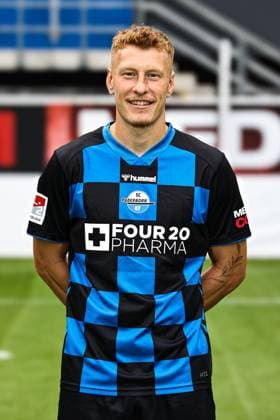 Laurin Curda, SC Paderborn - 2. Fussball Bundesliga Porträttermin 2. BL 2025 2026 offizieller Fototermin SC Paderborn in der Home Deluxe Arena in Paderborn - Porträt, Portrait, Einzelbild, Deutschland, Fussball, Maenner, GER, 11.07.2025