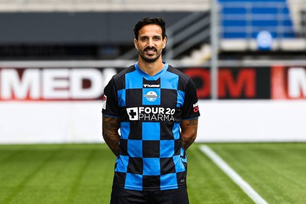 Adriano Grimaldi, SC Paderborn - 2. Fussball Bundesliga Porträttermin 2. BL 2025 2026 offizieller Fototermin SC Paderborn in der Home Deluxe Arena in Paderborn - Porträt, Portrait, Einzelbild, Deutschland, Fussball, Maenner, GER, 11.07.2025