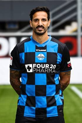 Adriano Grimaldi, SC Paderborn - 2. Fussball Bundesliga Porträttermin 2. BL 2025 2026 offizieller Fototermin SC Paderborn in der Home Deluxe Arena in Paderborn - Porträt, Portrait, Einzelbild, Deutschland, Fussball, Maenner, GER, 11.07.2025