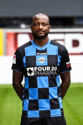 David Kinsombi, SC Paderborn - 2. Fussball Bundesliga Porträttermin 2. BL 2025 2026 offizieller Fototermin SC Paderborn in der Home Deluxe Arena in Paderborn - Porträt, Portrait, Einzelbild, Deutschland, Fussball, Maenner, GER, 11.07.2025