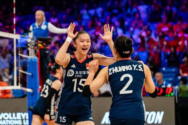 (250712) -- ARLINGTON, July 12, 2025 -- Chen Houyu (L) of China celebrates scoring with her teammate Zhuang Yushan during the match between Canada and China at the Women s Volleyball Nations League (VNL) 2025 in Arlington, the United States, July 11, 2025. (Photo by Xinhua) (SP)U.S.-ARLINGTON-VOLLEYBALL-NATIONS LEAGUE-WOMEN ChenxChen 