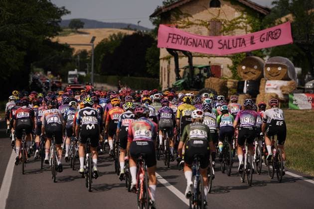 gestures as he awaits the start of the during the 7th stage of the Giro d™Italia Women, from Fermignano to Monte Nerone, Italy Saturday, July 12, 2025. - cycling .  Copyright: xMarcoxAlpozzi LaPressex