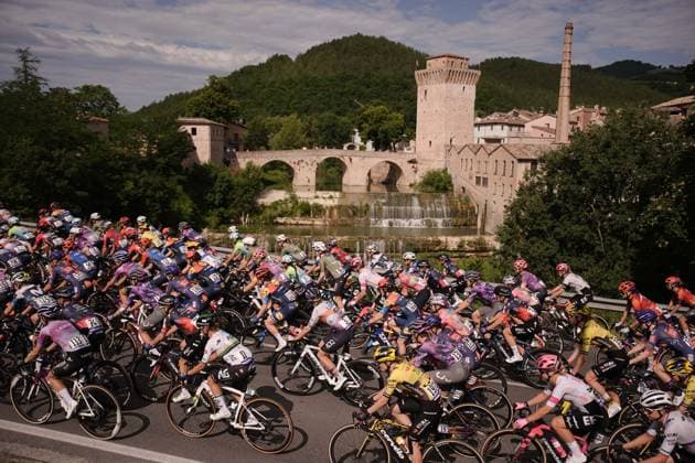 gestures as he awaits the start of the during the 7th stage of the Giro d™Italia Women, from Fermignano to Monte Nerone, Italy Saturday, July 12, 2025. - cycling .  Copyright: xMarcoxAlpozzi LaPressex