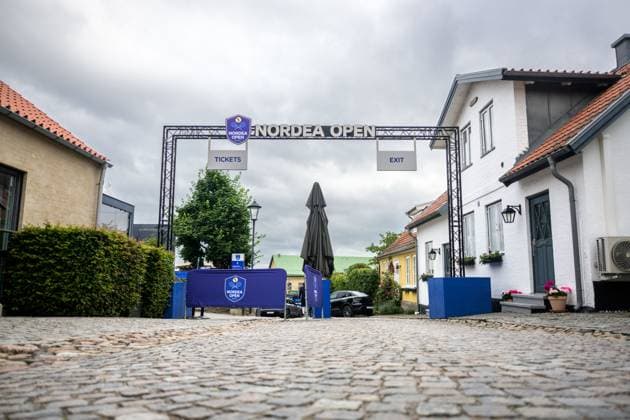 250712 General view of the entrance to Bastad tennisstadion ahead of the double final of Nordea Open on July 12, 2025 in Bastad. Photo: Mathilda Schuler BILDBYRAN kod MA MA0844 tennis WTA, Tennis Damen 125 nordea open dubbelfinal dam bbeng entrÃ genre Copyright: MATHILDAxSCHULER BB250712MA001
