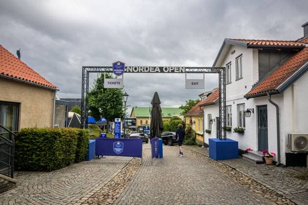250712 General view of the entrance to Bastad tennisstadion ahead of the double final of Nordea Open on July 12, 2025 in Bastad. Photo: Mathilda Schuler BILDBYRAN kod MA MA0844 tennis WTA, Tennis Damen 125 nordea open dubbelfinal dam bbeng entrÃ genre Copyright: MATHILDAxSCHULER BB250712MA003