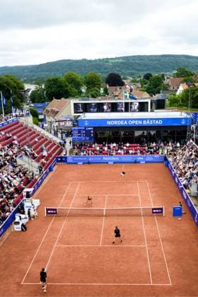 250712 General view of Centre court during the double final of Nordea Open on July 12, 2025 in Bastad. Photo: Mathilda Schuler BILDBYRAN kod MA MA0844 tennis WTA, Tennis Damen 125 nordea open dubbelfinal dam bbeng Copyright: MATHILDAxSCHULER BB250712MA011