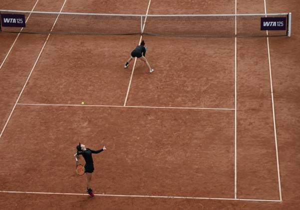 BASTAD, SVERIGE 20250712 Jesika Maleckova och Miriam Skoch, Tjeckien, under lördagens final i damernas dubbel under tennisturneringen Nordea Open i Bastad. BASTAD SVERIGE x9200x